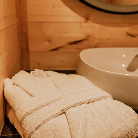 Familial Avec Jacuzzi Privatif, Accès Piscine Et Nombreuses Activités Au Bord Du Golf - Fr-1-582-367 * Le Chambon-sur-Lignon